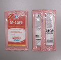 Vues avant et arrière des lingettes nettoyantes pour méat urinaire M-CareMC pour patients cathétérisés, paquet de deux, no de réapprovisionnement 7952