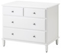 Commodes TYSSDAL d’IKEA (quatre tiroirs, blanc, 67x102 cm et 87x76 cm)