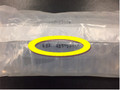 Ceci est une image de la poche de solution intraveineuse/parentérale pour injection enveloppée dans un sac de plastique à l'extérieur. Il y a un anneau jaune encerclant le numéro de lot et la date d'expiration pour montrer où ces renseignements se trouvent sur la boîte.