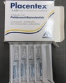 « Placentex » (solution injectable de 5,625 mg/3 ml de polydésoxyribonucléotide », de « Mastelli ». Boîte de 5 fioles de 3 ml. Sous la boîte, on voit 4 fioles.