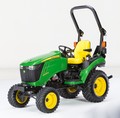 Tracteur utilitaire John Deere, modèle 2025R