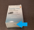 Ventolin Diskus 200 µg de salbutamol par coque – Boîte avec une flèche bleue pointant vers le numéro de « lot 786G et la date d’expiration 05 2019 »
