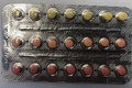 Linessa 21 â Properly packaged blister pack of 21 pills, with a first row of light yellow pills, followed by orange, followed by red.
