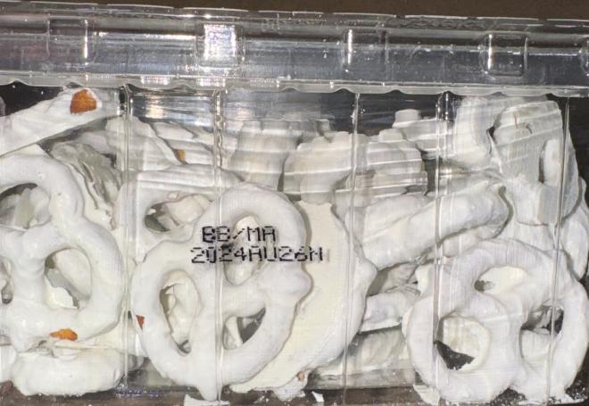 Western Family -  Bretzels glacés au yogourt - 240 g - Code.jpg